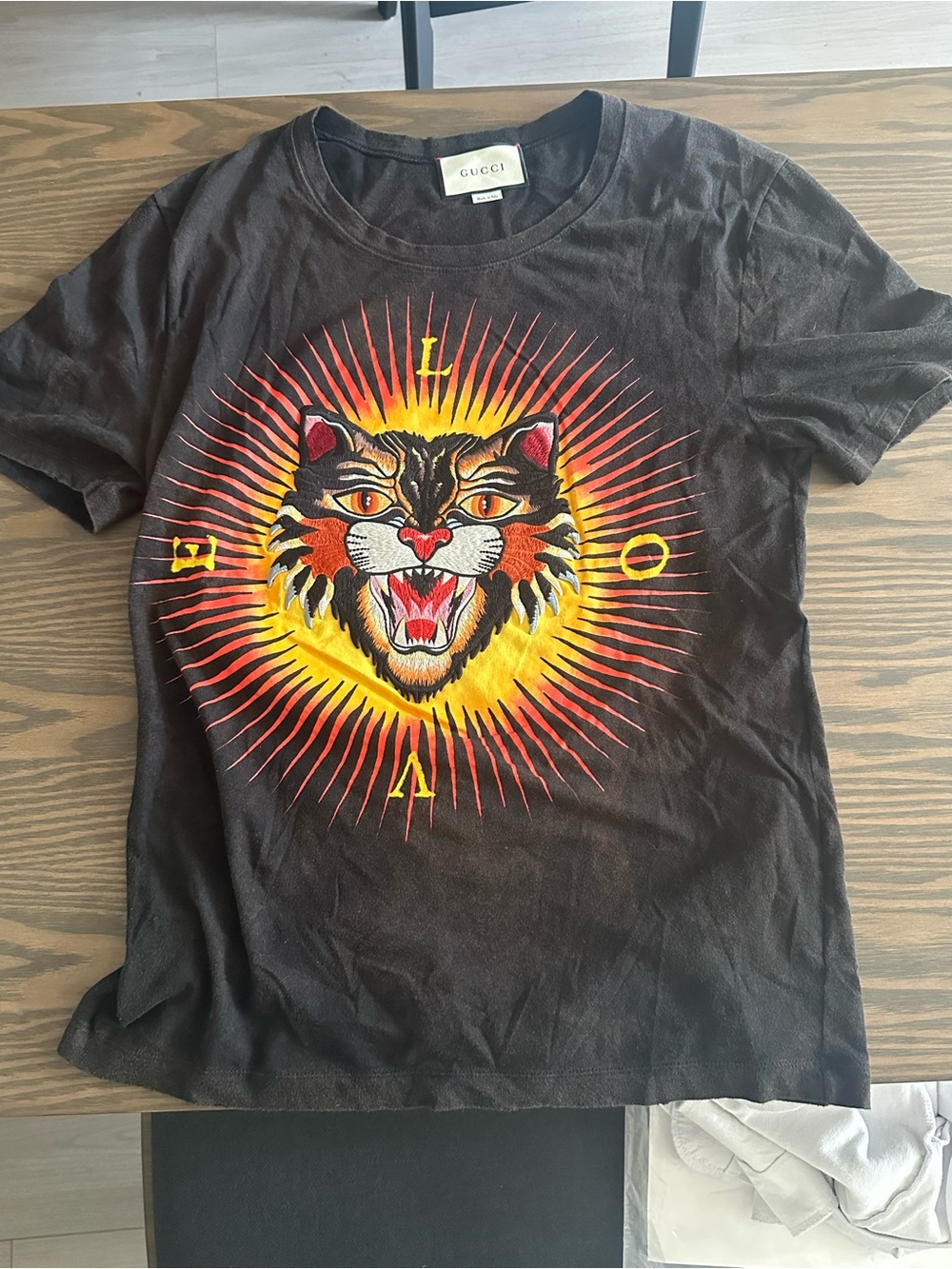 Gucci angry cat graphic tee like new